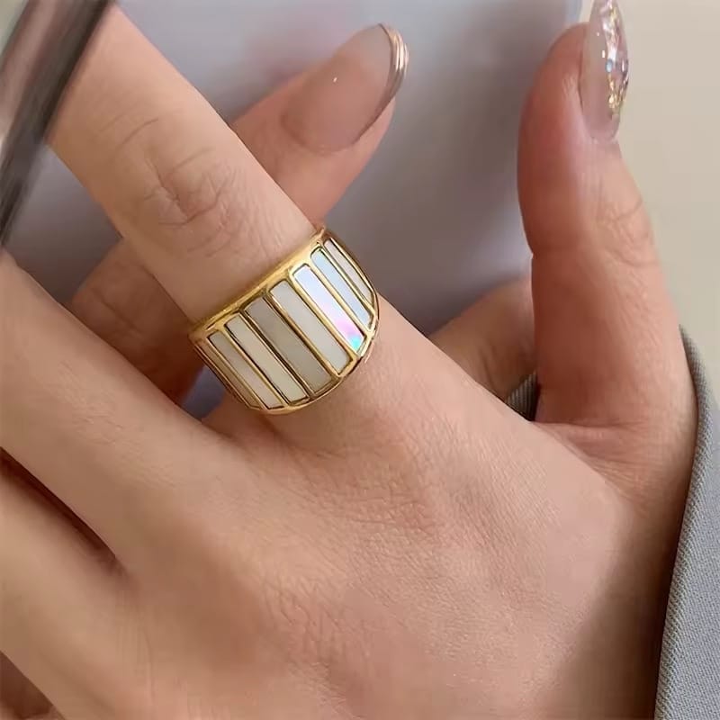 Vintage Shell Ring