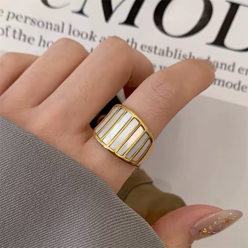 Vintage Shell Ring